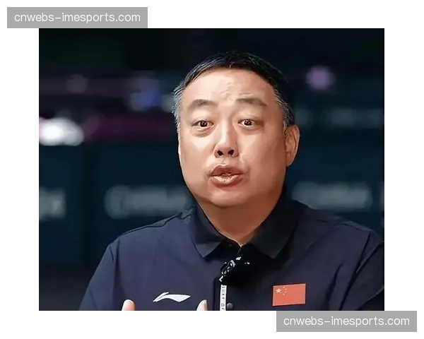 特写：场边观战的刘国梁，笔记本上写满了什么？