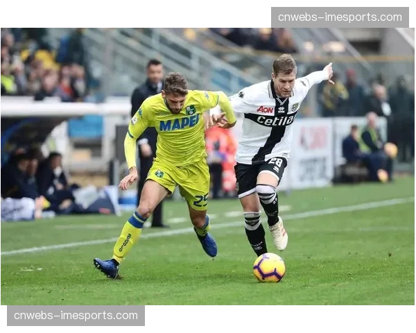 卡利亚里训练课重点演练定位球防守，应对弗罗西诺内高空优势