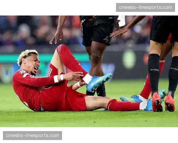 利物浦0-2不敌巴黎遭双杀出局，埃基蒂克重伤离场