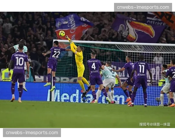 意大利杯半决赛：国际米兰上半场0-1落后科莫，巴图里纳打破僵局